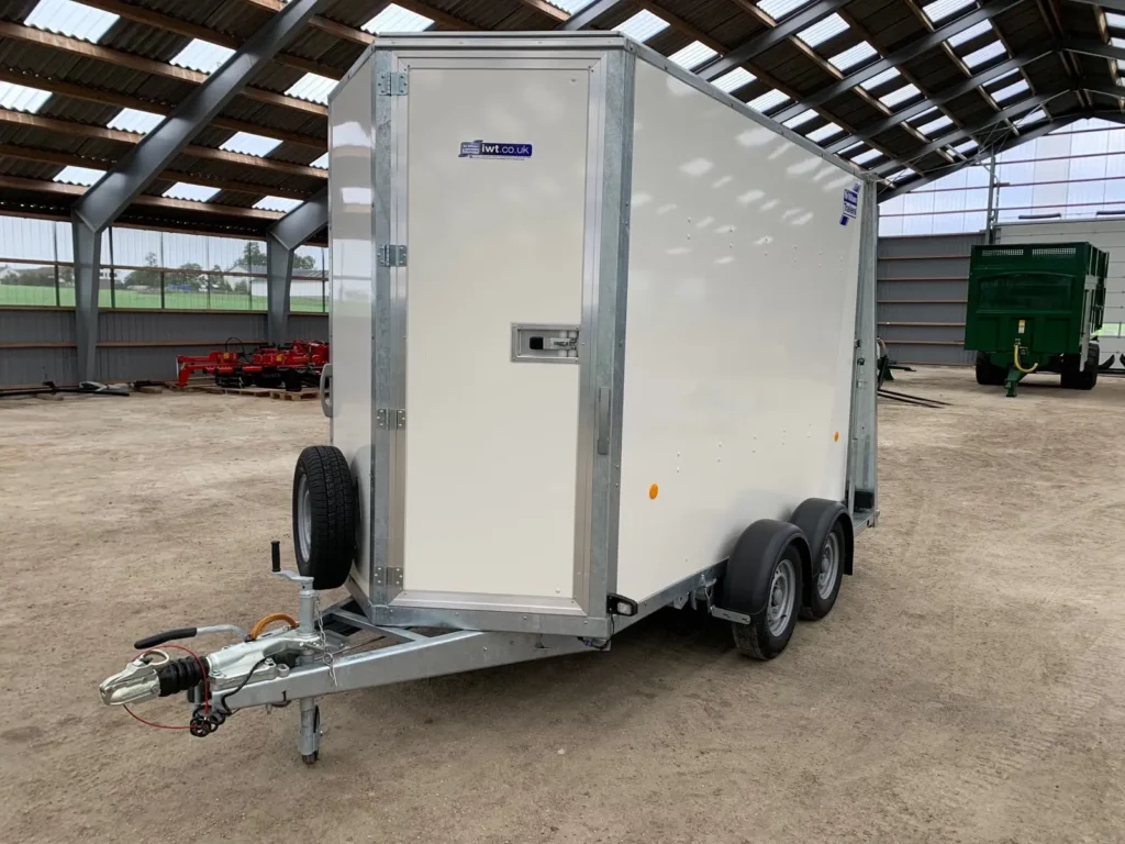 Anhänger Ifor Williams BV105 7' (2,14 m Innenhöhe) - Profi-Kofferanhänger