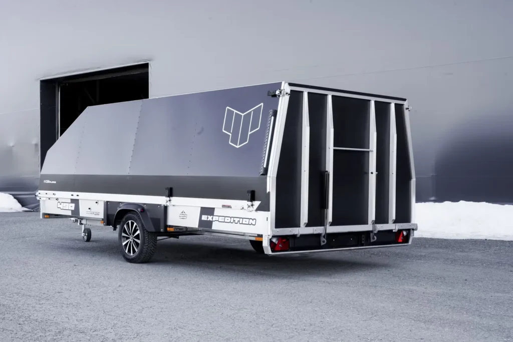 Anhänger 4P Grand Touring 490 TX (North Grade) - Premium-Schneemobil- & Allroundanhänger mit Haube