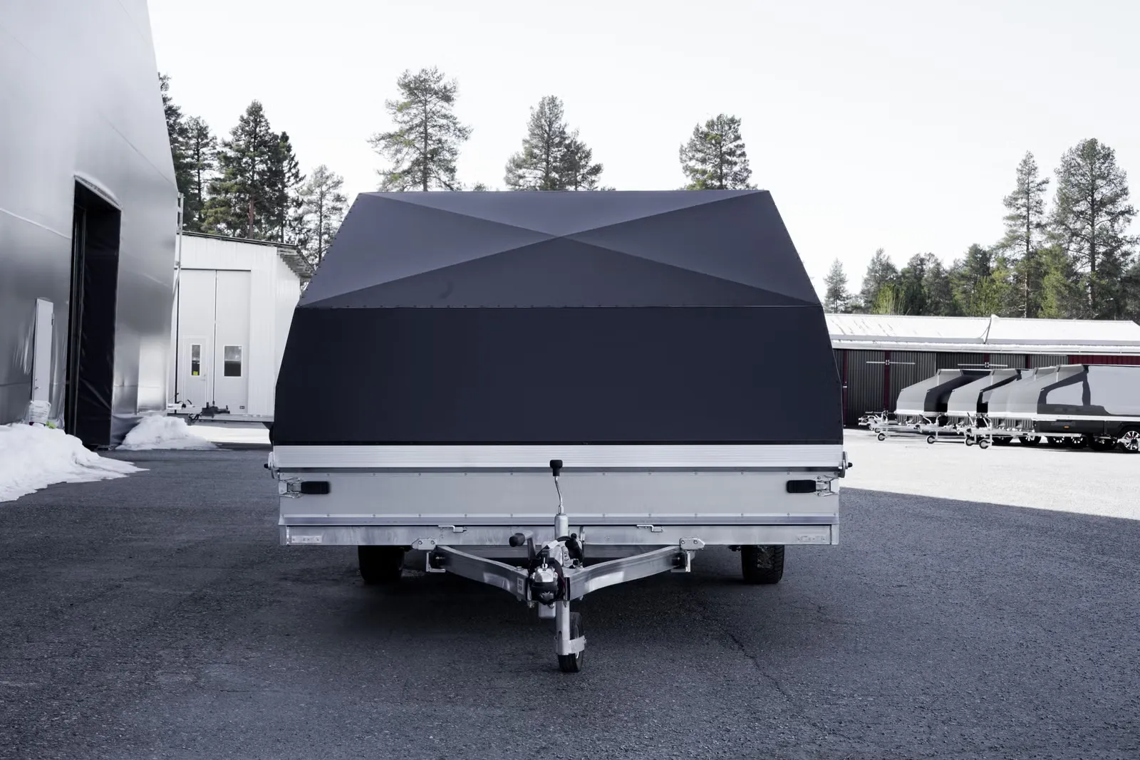 Anhänger 4P Grand Touring 490 TX (North Grade) - Premium-Schneemobil- & Allroundanhänger mit Haube – Bild 4