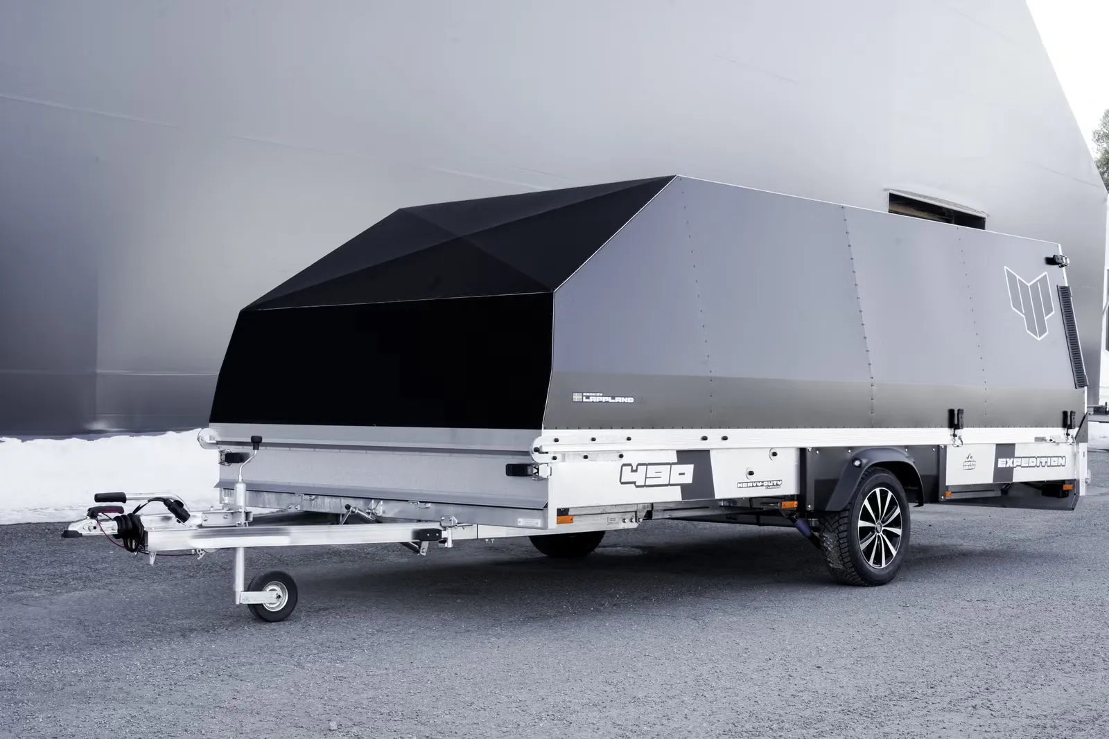 Anhänger 4P Grand Touring 490 TX (North Grade) - Premium-Schneemobil- & Allroundanhänger mit Haube – Bild 6
