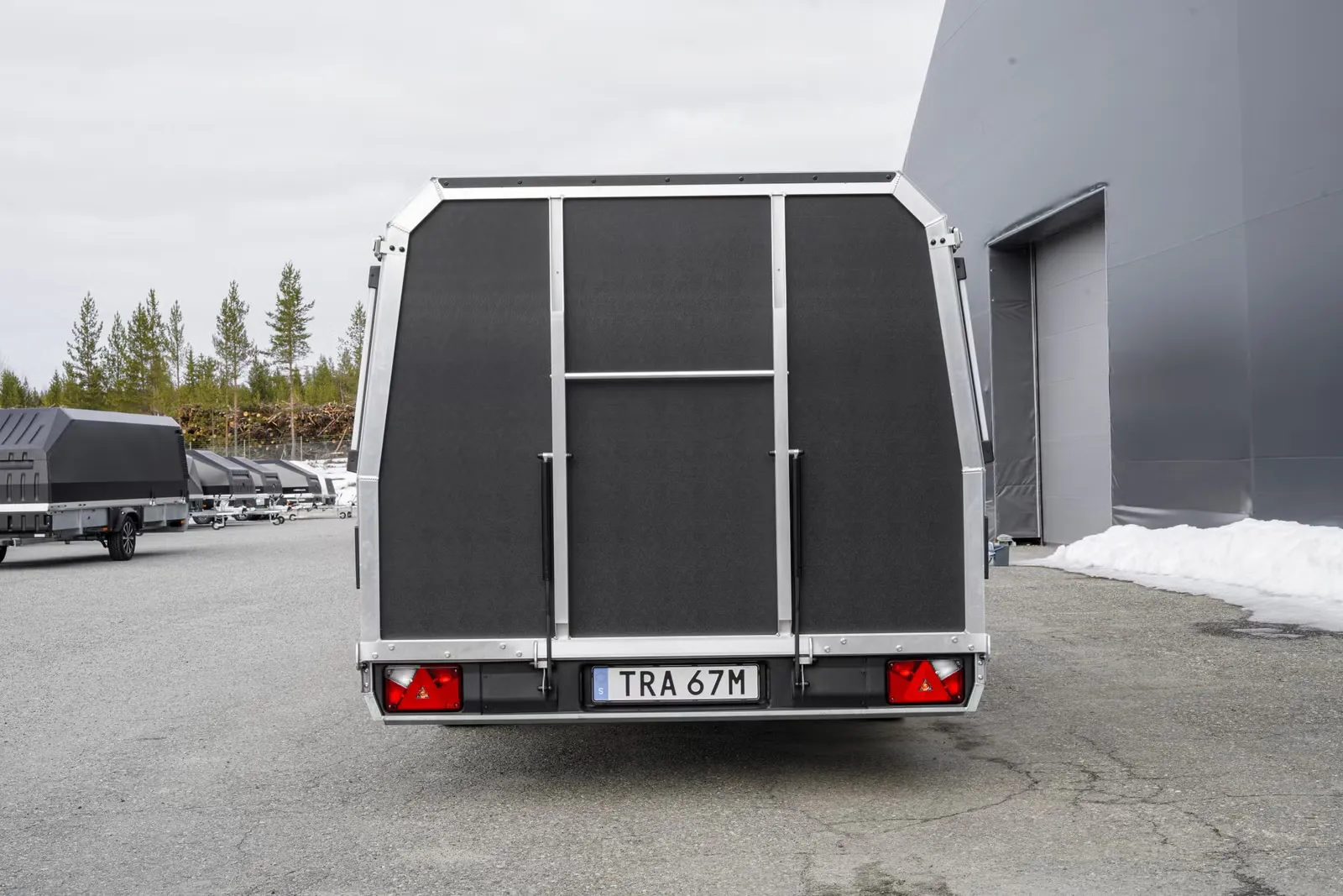 Anhänger 4P Grand Touring (North Grade) - Premium-Schneemobilanhänger mit Haube & Kunststoffausstattung – Bild 6