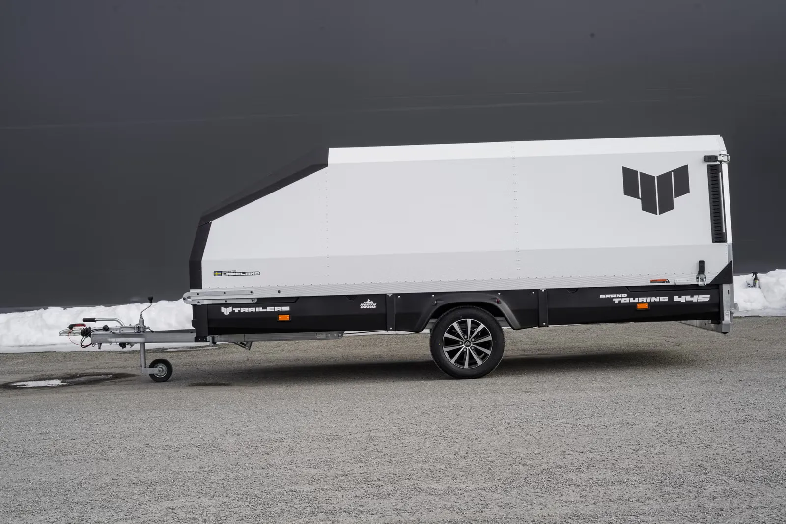 Anhänger 4P Grand Touring (North Grade) - Premium-Schneemobilanhänger mit Haube & Kunststoffausstattung – Bild 2