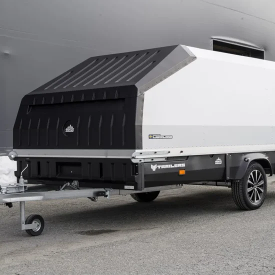 Anhänger 4P Grand Touring (North Grade) - Premium-Schneemobilanhänger mit Haube & Kunststoffausstattung – Bild 3