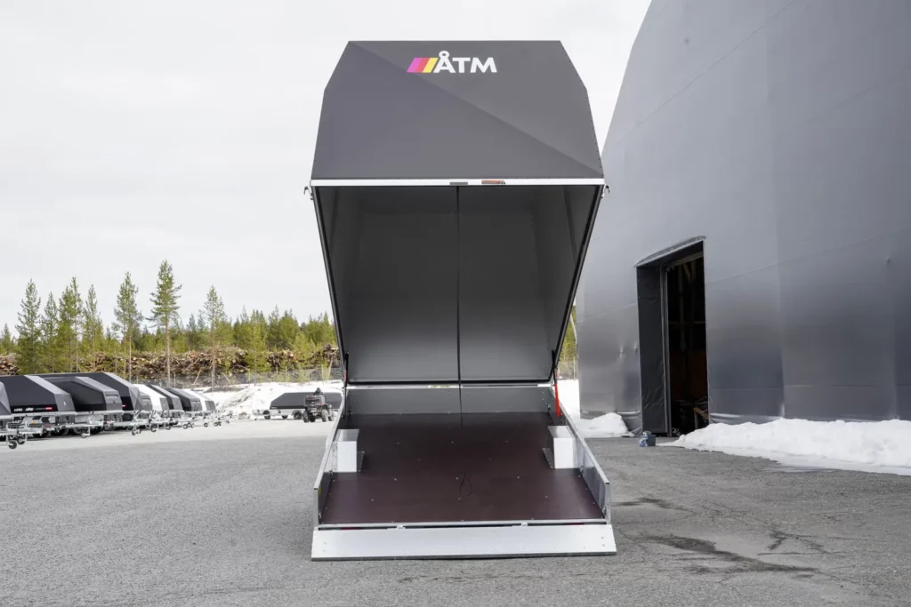 Anhänger ÅTM 445 Touring (mit schwarzer Haube)