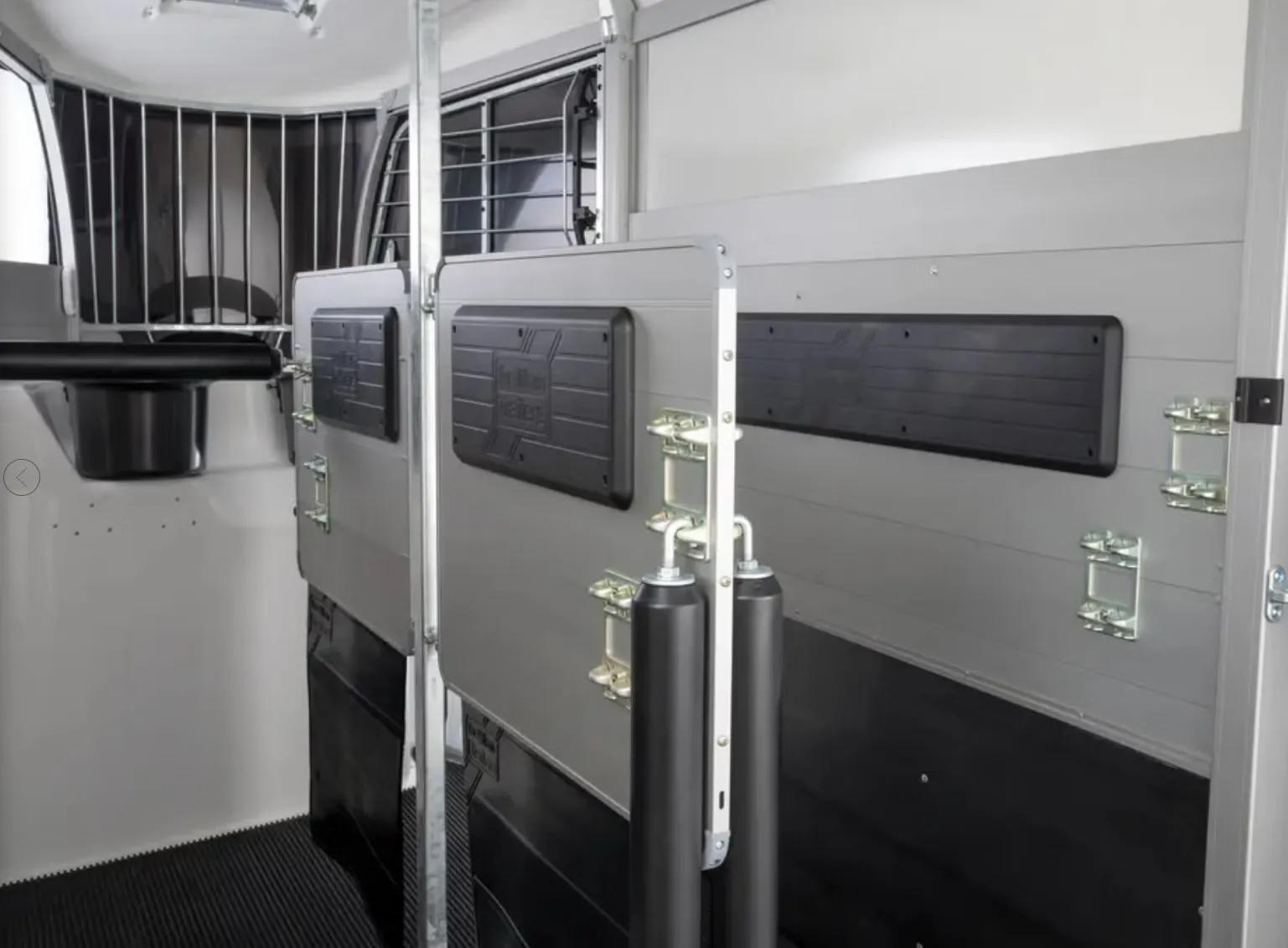 Pferdeanhänger Ifor Williams HBX511 - Premium-Aluminium-Pferdetransporter (2 Pferde) – Bild 4