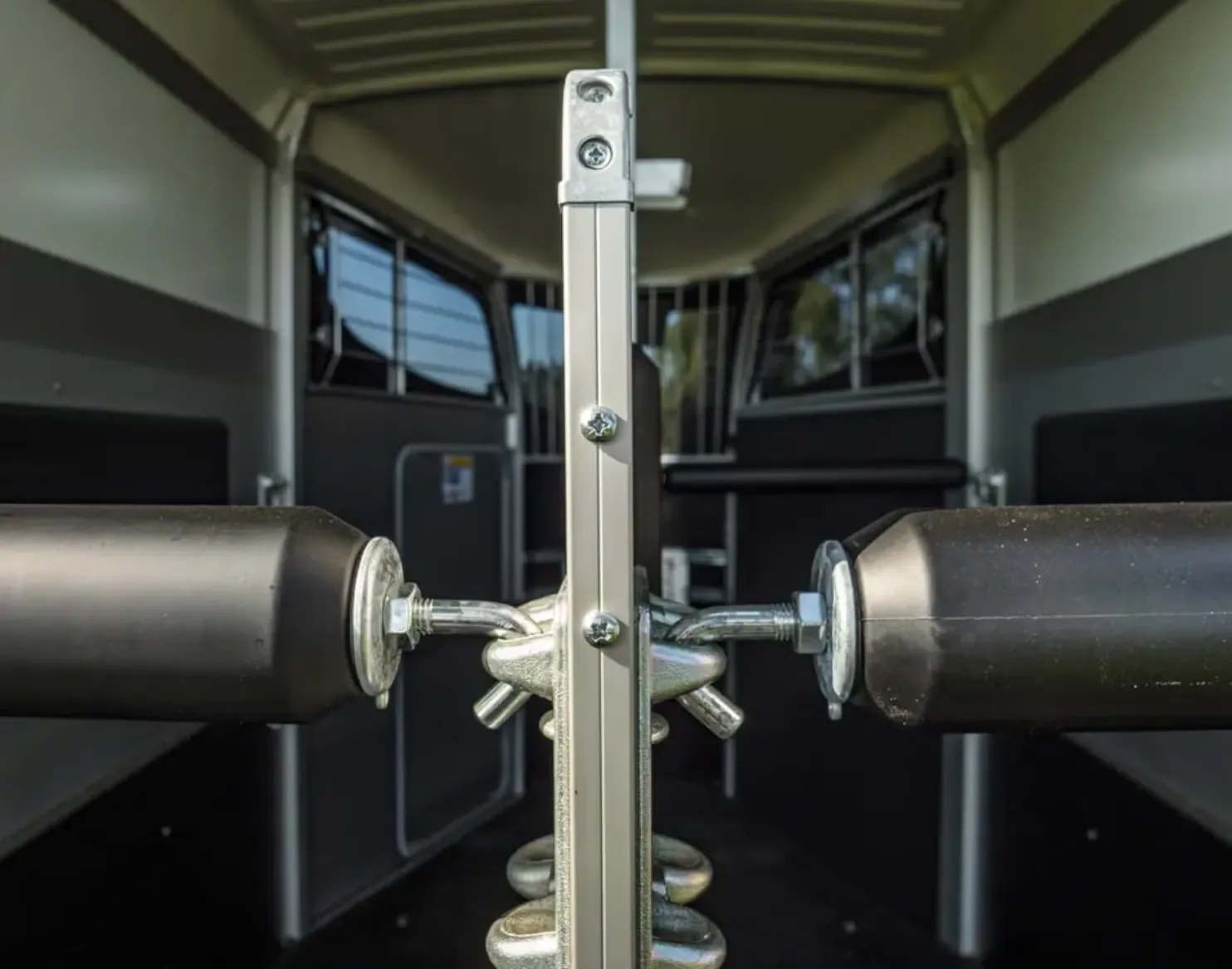 Pferdeanhänger Ifor Williams HBX511 - Premium-Aluminium-Pferdetransporter (2 Pferde) – Bild 5