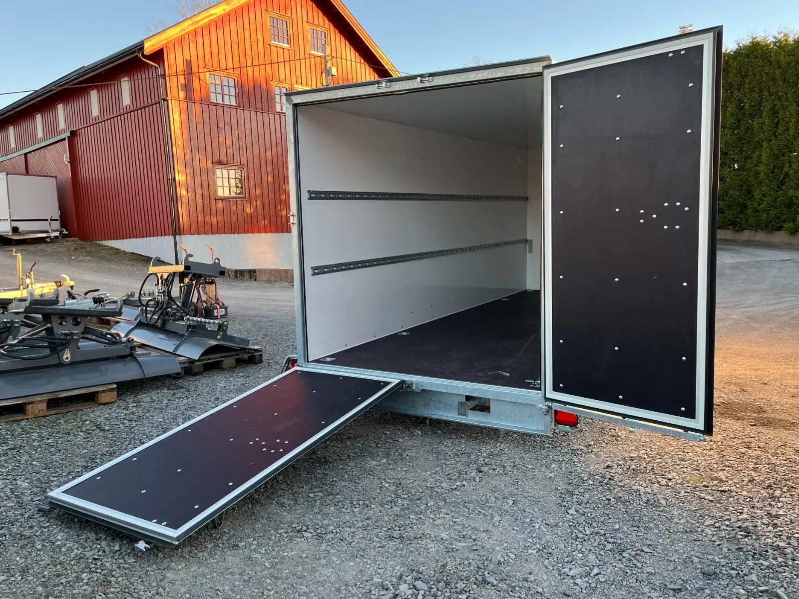 Anhänger F2750 - Kofferanhänger mit 5 m Ladefläche (20 m³) – Bild 4