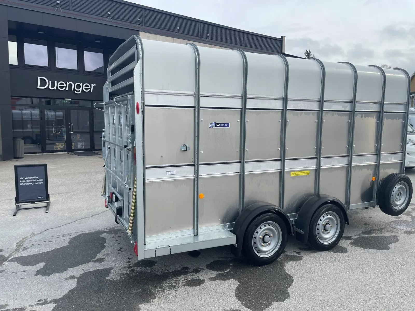 Viehanhänger Ifor Williams TA510 14×7 (Doppelstock / EasyLoad) – Bild 4