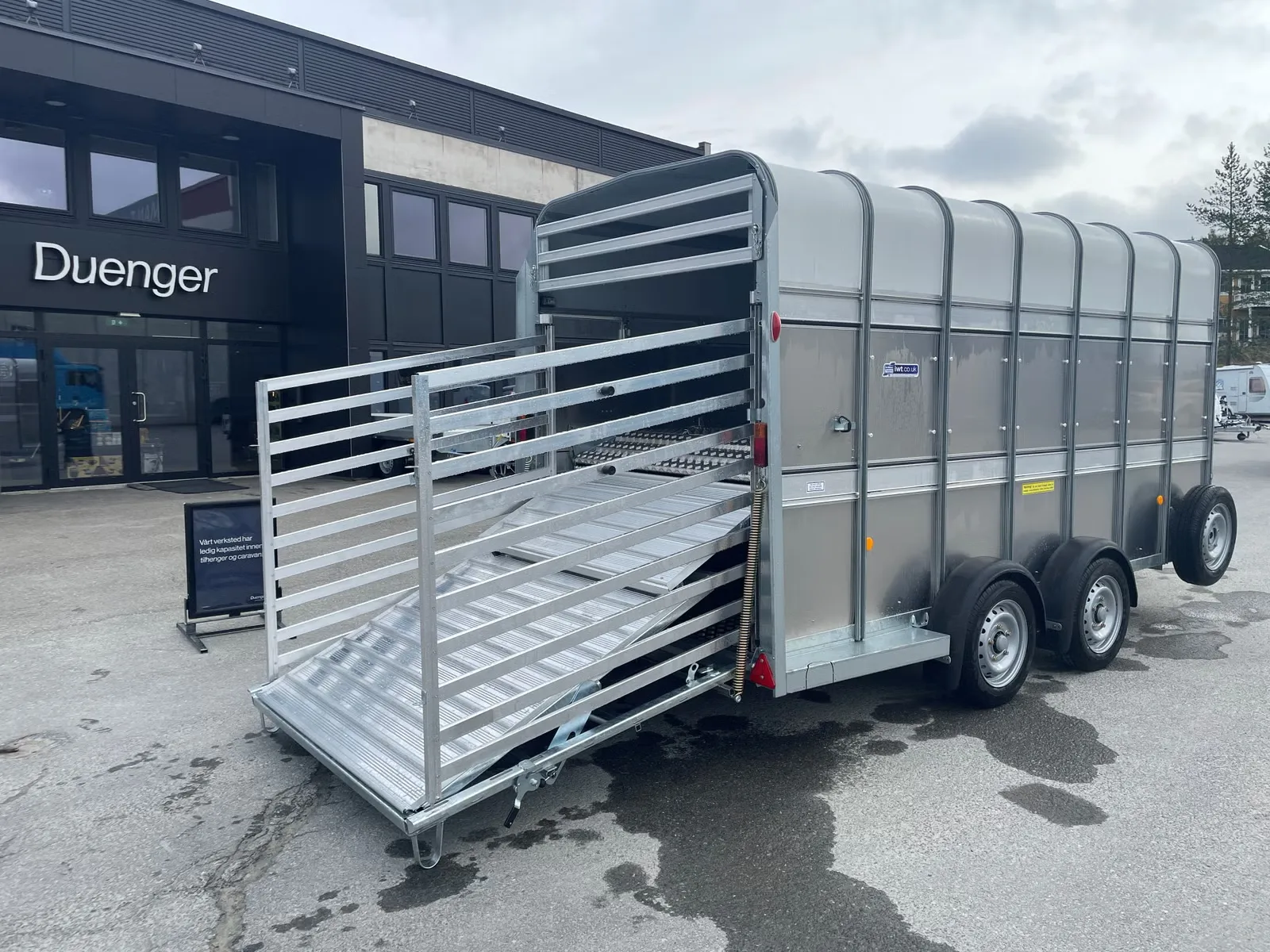 Viehanhänger Ifor Williams TA510 14×7 (Doppelstock / EasyLoad) – Bild 5