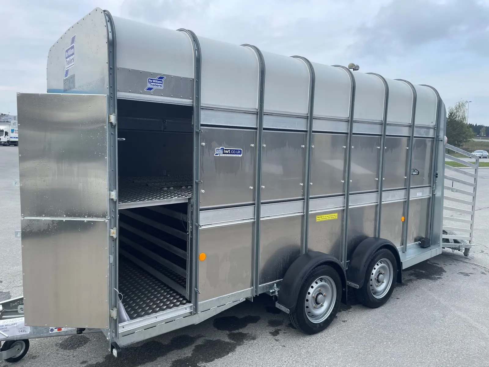 Viehanhänger Ifor Williams TA510 14×7 (Doppelstock / EasyLoad) – Bild 8