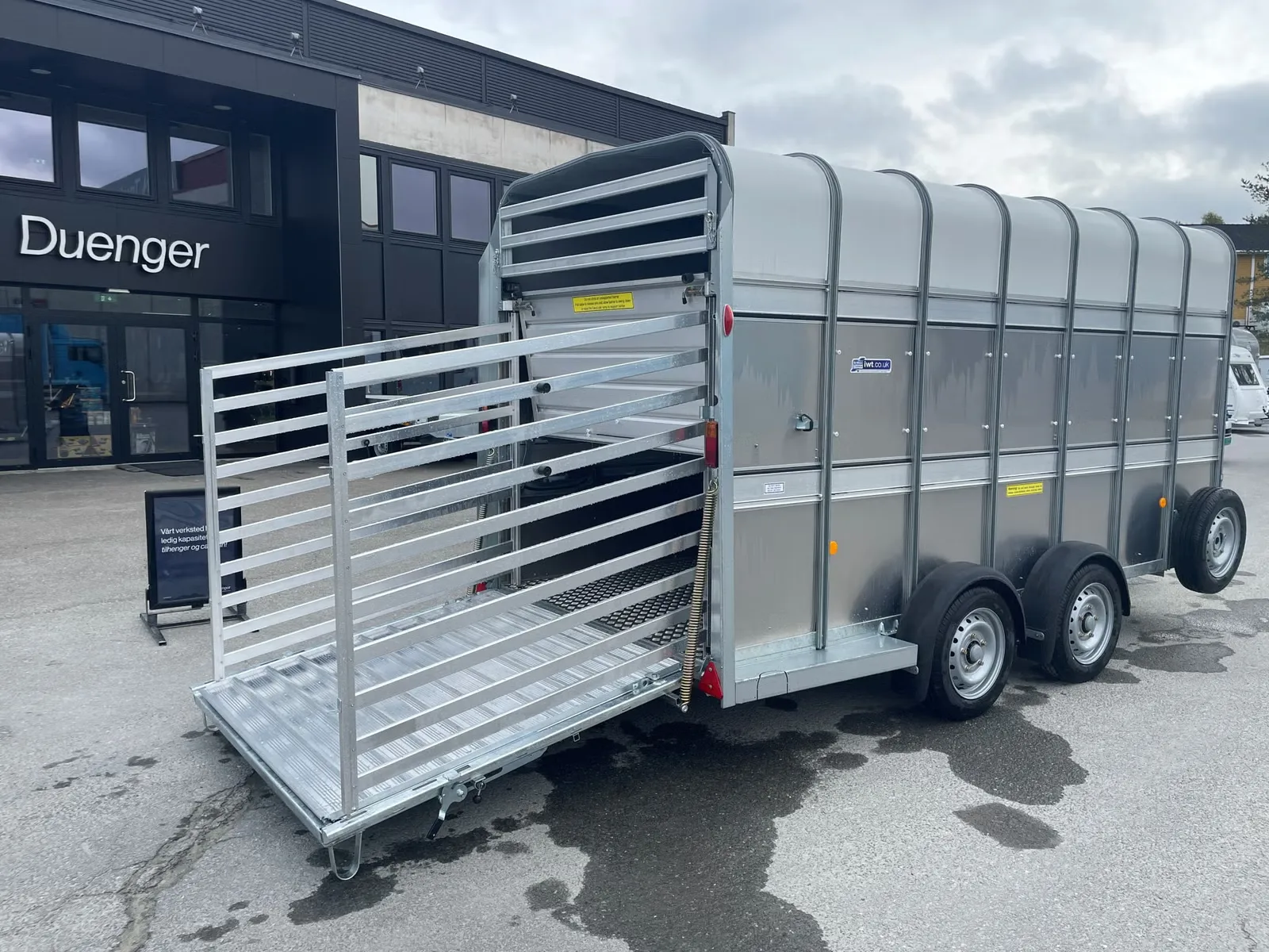 Viehanhänger Ifor Williams TA510 14×7 (Doppelstock / EasyLoad) – Bild 3