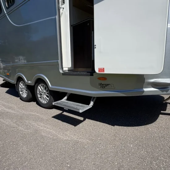 Anhänger Steinsberger 3-Pferde-Transporter mit Wohnabteil (Living Quarters) – Bild 7