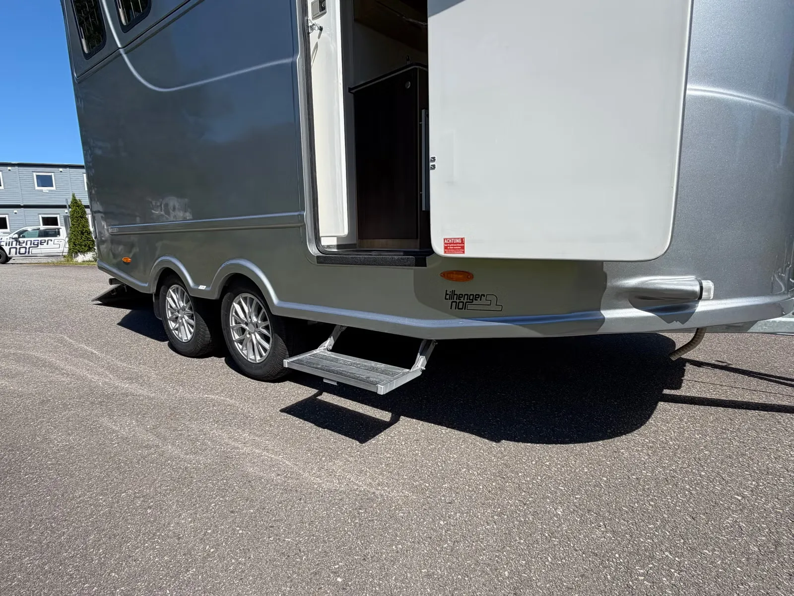 Anhänger Steinsberger 3-Pferde-Transporter mit Wohnabteil (Living Quarters) – Bild 7
