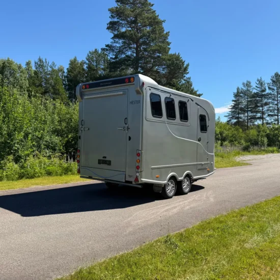 Anhänger Steinsberger 3-Pferde-Transporter mit Wohnabteil (Living Quarters) – Bild 13