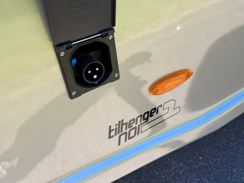Anhänger Steinsberger 3-Pferde-Transporter mit Wohnabteil (Living Quarters)