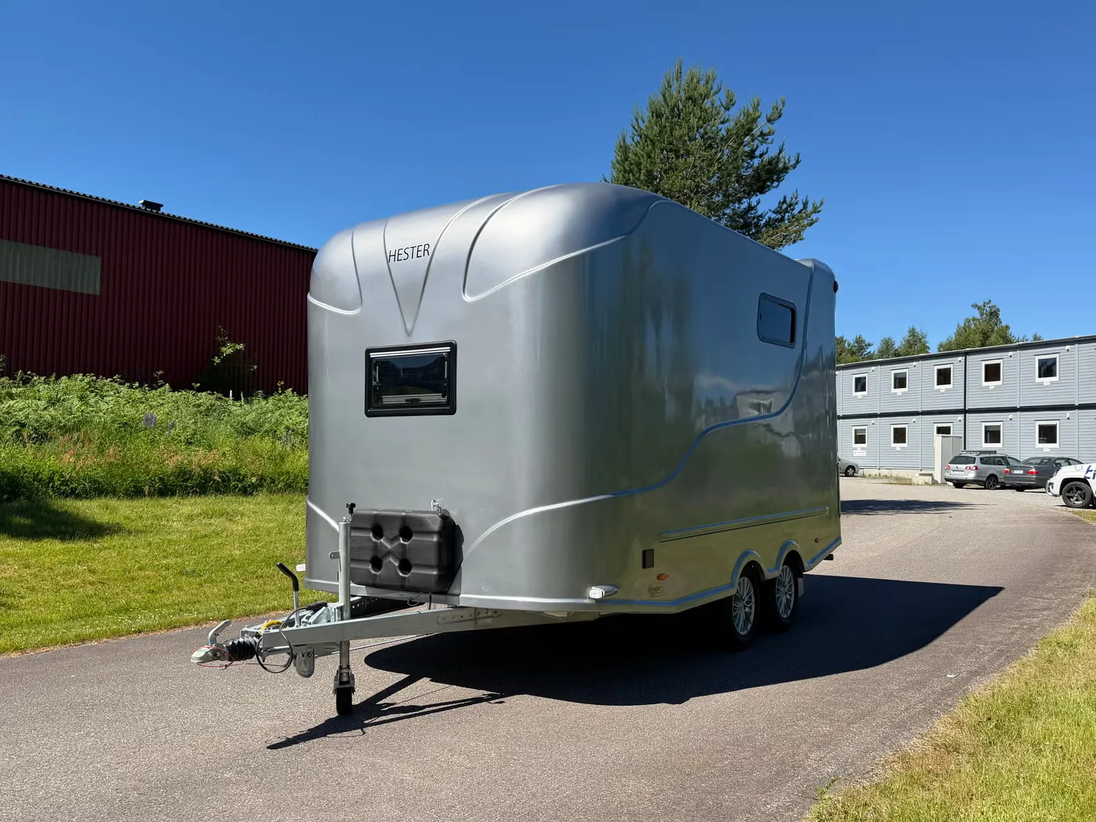 Anhänger Steinsberger 3-Pferde-Transporter mit Wohnabteil (Living Quarters) – Bild 5