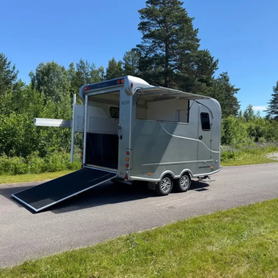 Anhänger Steinsberger 3-Pferde-Transporter mit Wohnabteil (Living Quarters) – Bild 3