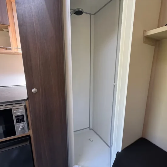 Anhänger Steinsberger 3-Pferde-Transporter mit Wohnabteil (Living Quarters) – Bild 4