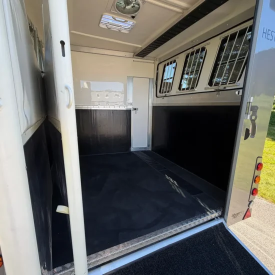 Anhänger Steinsberger 3-Pferde-Transporter mit Wohnabteil (Living Quarters) – Bild 9