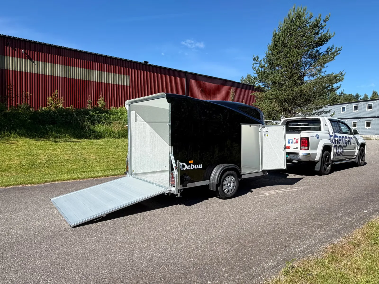 Anhänger Debon Cargo XL (mit Seitentür) - Aerodynamischer Polyester-Kofferanhänger – Bild 2