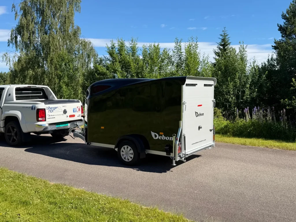Anhänger Debon Cargo XL (mit Seitentür) - Aerodynamischer Polyester-Kofferanhänger