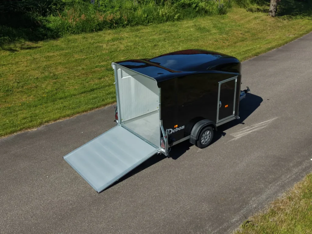 Anhänger Debon Cargo XL (mit Seitentür) - Aerodynamischer Polyester-Kofferanhänger