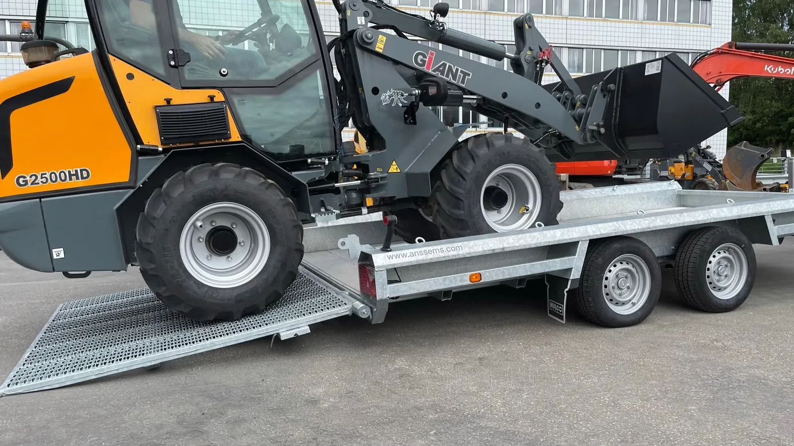Anhänger Hulco TERRAX-2 3500 294x150 - Professioneller Baumaschinentransporter – Bild 6