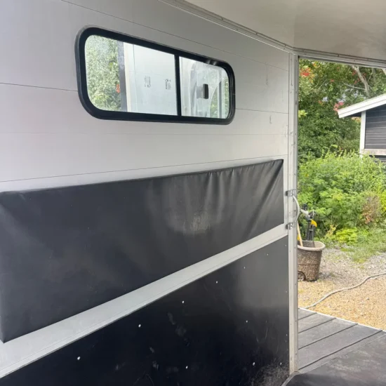 Cheval Liberté Touring Country Pferdeanhänger - 2 Pferde Frontausstieg Sattelkammer Alu/Polyester – Bild 20