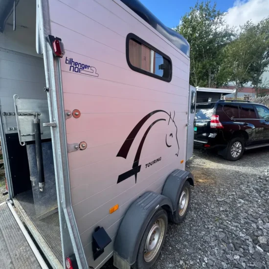 Cheval Liberté Touring Country Pferdeanhänger - 2 Pferde Frontausstieg Sattelkammer Alu/Polyester – Bild 10