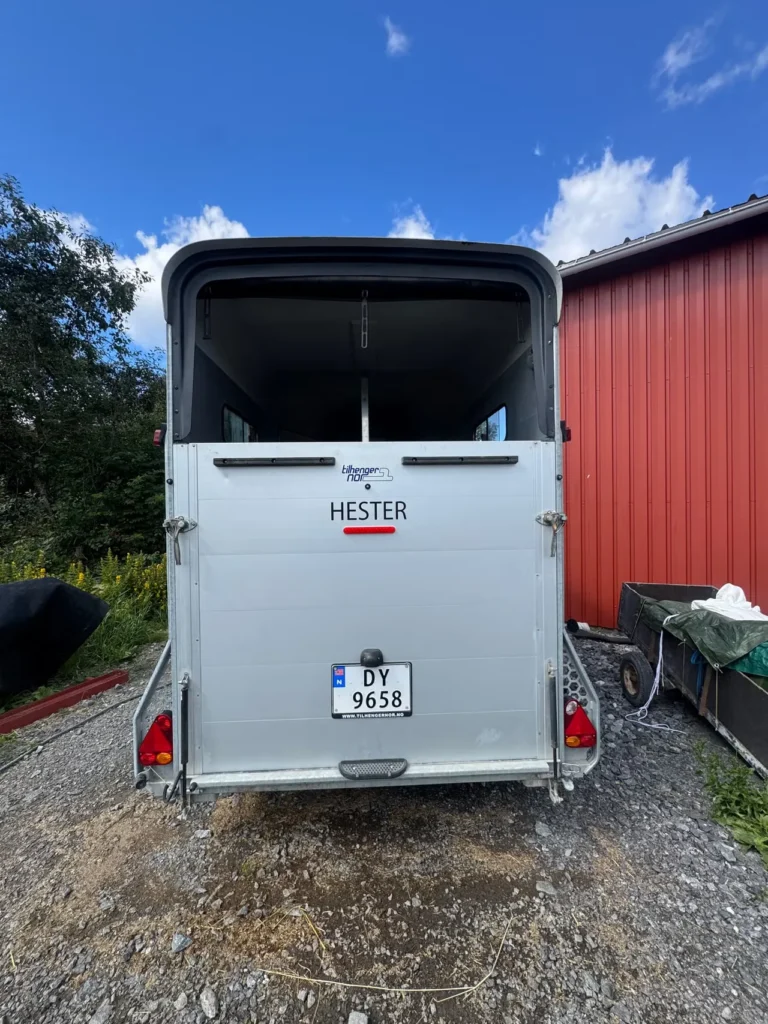 Cheval Liberté Touring Country Pferdeanhänger - 2 Pferde Frontausstieg Sattelkammer Alu/Polyester