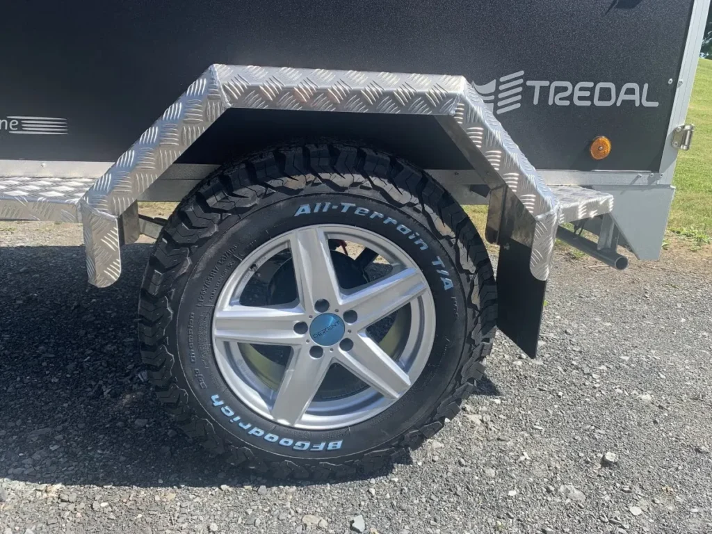 Anhänger Tredal T-13-UC Offroad (75 cm) - Offroad-Freizeitanhänger mit Haube