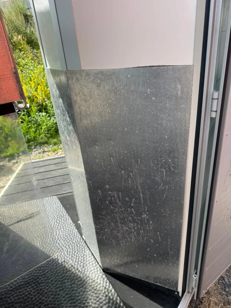 Cheval Liberté Touring Country Pferdeanhänger - 2 Pferde Frontausstieg Sattelkammer Alu/Polyester