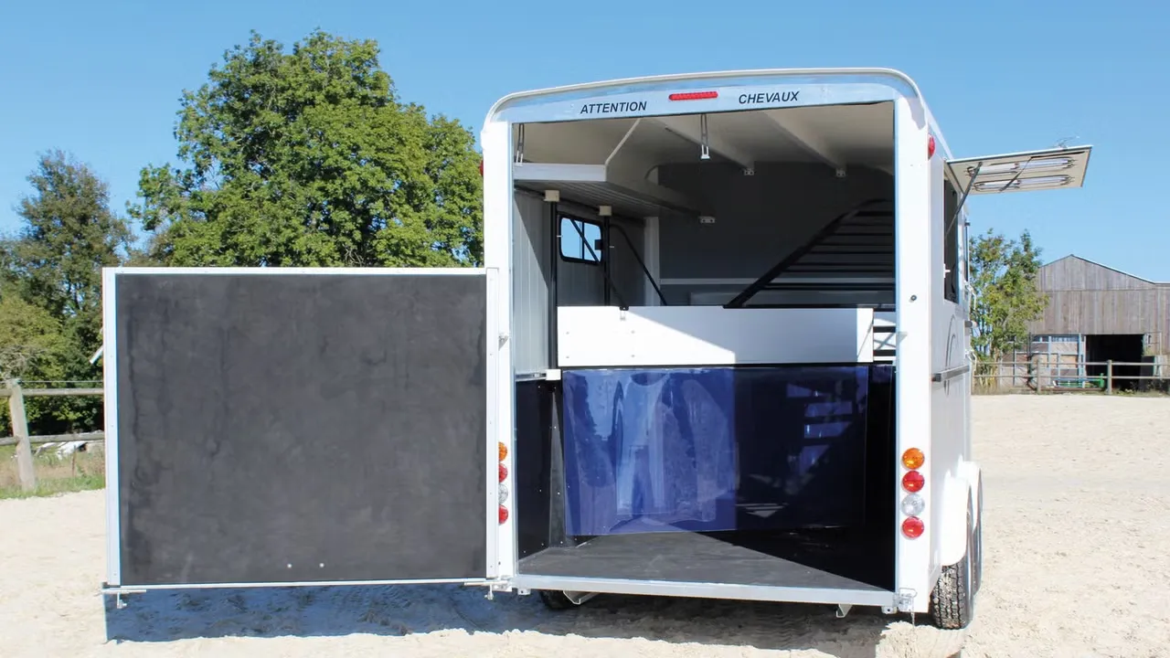 Cheval Liberté MAXI 3 Pferdeanhänger - 3 Pferde Diagonallader Frontausstieg Pullman2 Sattelkammer 100km/h – Bild 4