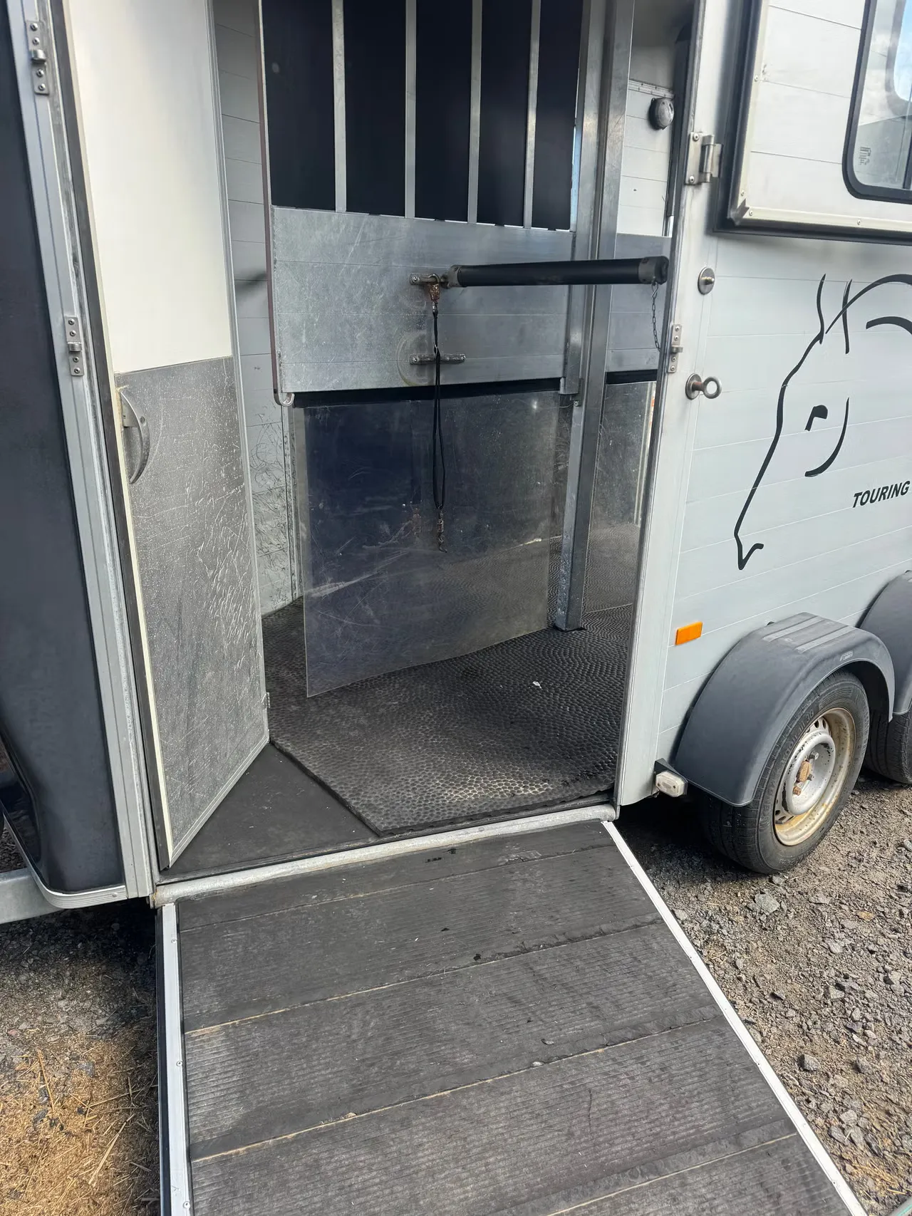 Cheval Liberté Touring Country Pferdeanhänger - 2 Pferde Frontausstieg Sattelkammer Alu/Polyester – Bild 13