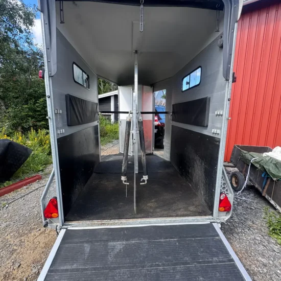 Cheval Liberté Touring Country Pferdeanhänger - 2 Pferde Frontausstieg Sattelkammer Alu/Polyester – Bild 12
