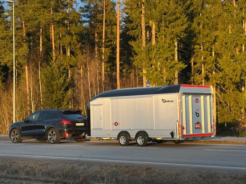 Geschlossener Autotransporter Debon Roadster 2000 (mit Fluggeltüren & Seitentüren)