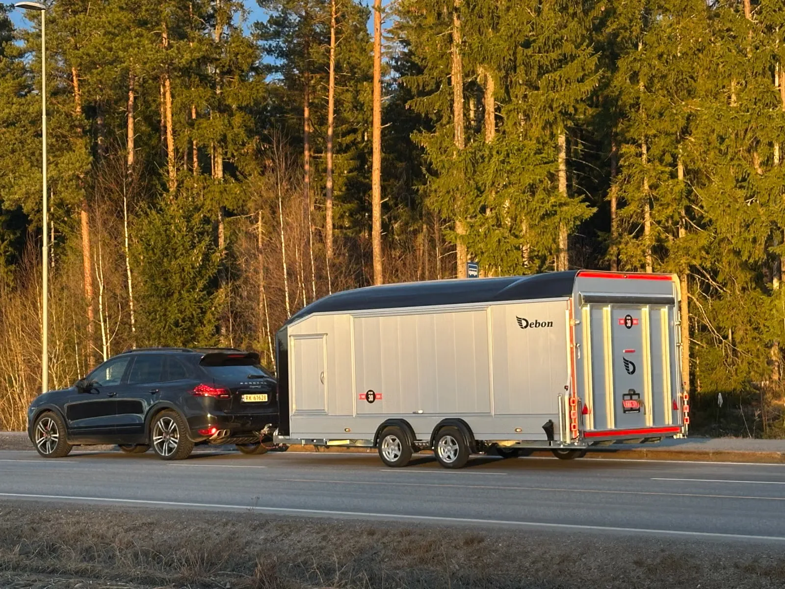 Geschlossener Autotransporter Debon Roadster 2000 (mit Fluggeltüren & Seitentüren) – Bild 1