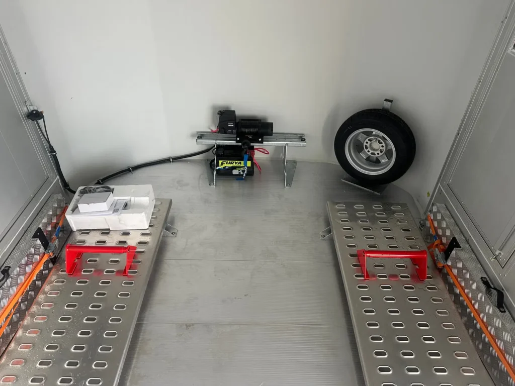 Geschlossener Autotransporter Debon Roadster 2000 (mit Fluggeltüren & Seitentüren)