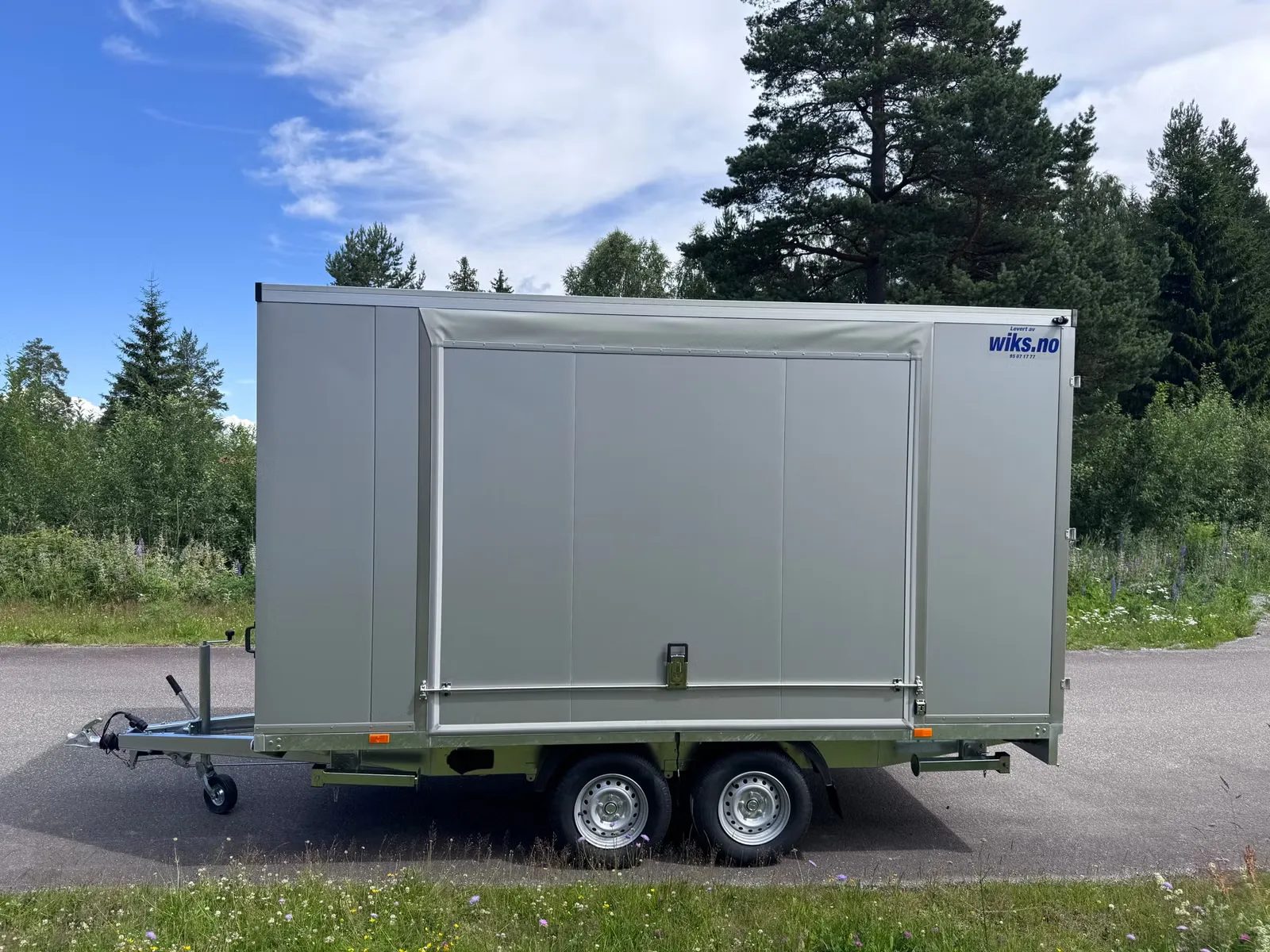 Kofferanhänger Wiks HK E 30.4 D (Isoliert, mit Seitenklappe) – Bild 1