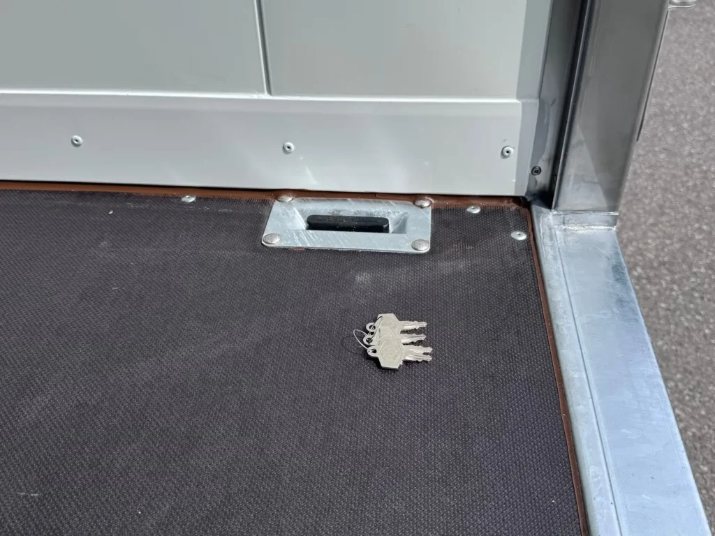Kofferanhänger Wiks HK E 30.4 D (Isoliert, mit Seitenklappe)