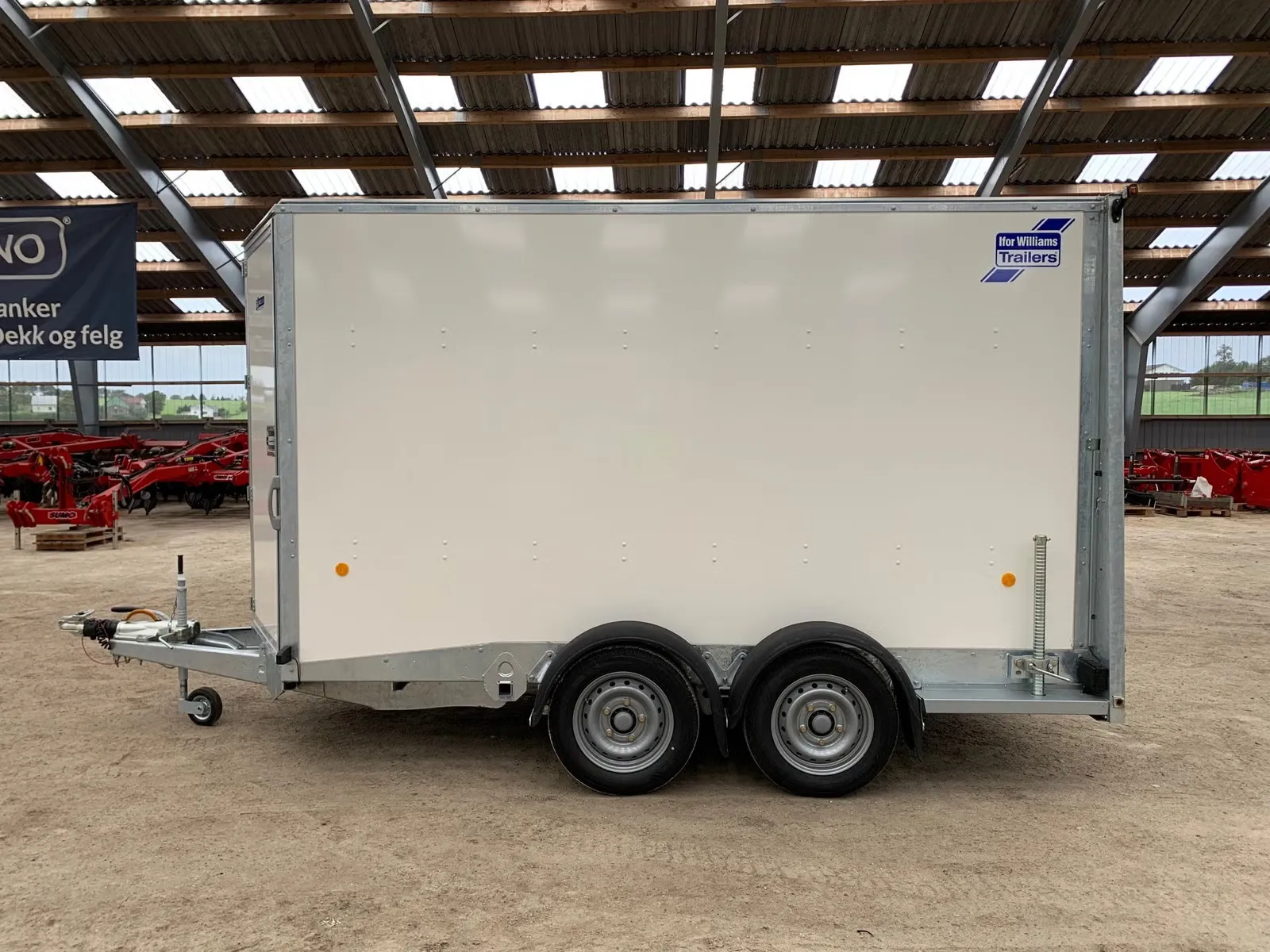 Anhänger Ifor Williams BV126 7 - Großer Profi-Kofferanhänger (Höhe: 2,14 m) – Bild 2