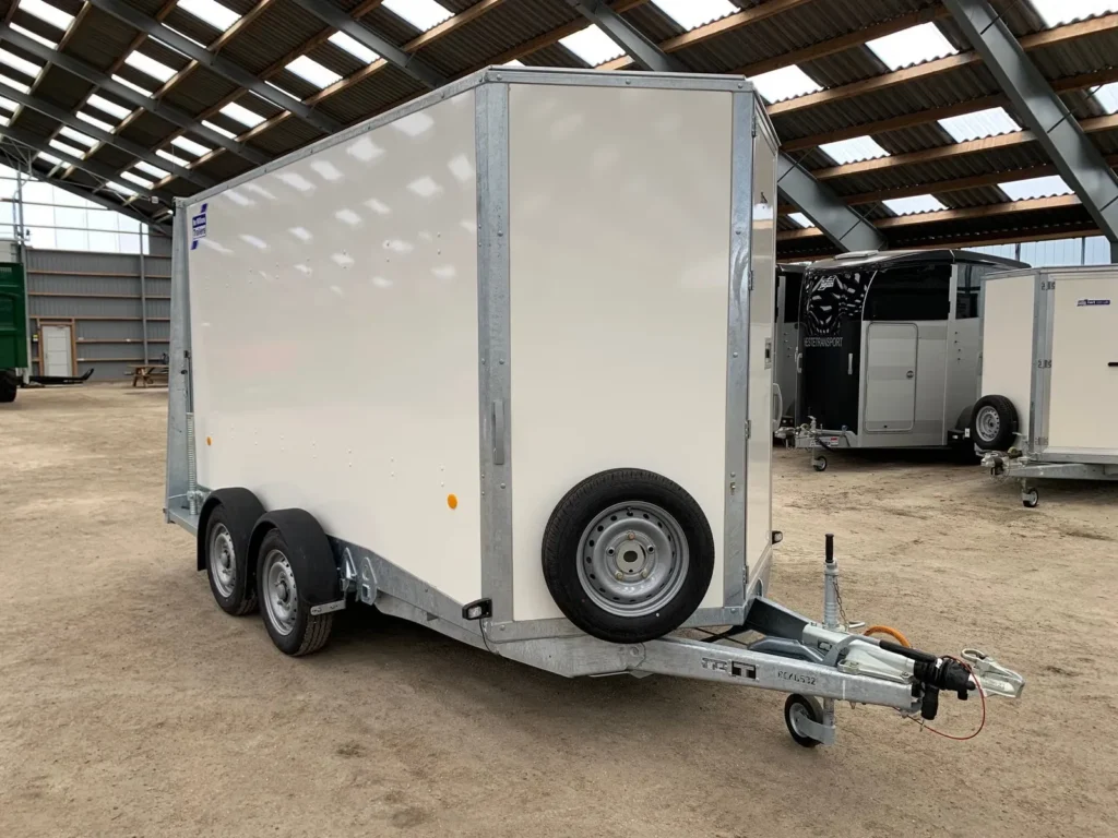 Anhänger Ifor Williams BV126 7 - Großer Profi-Kofferanhänger (Höhe: 2,14 m)