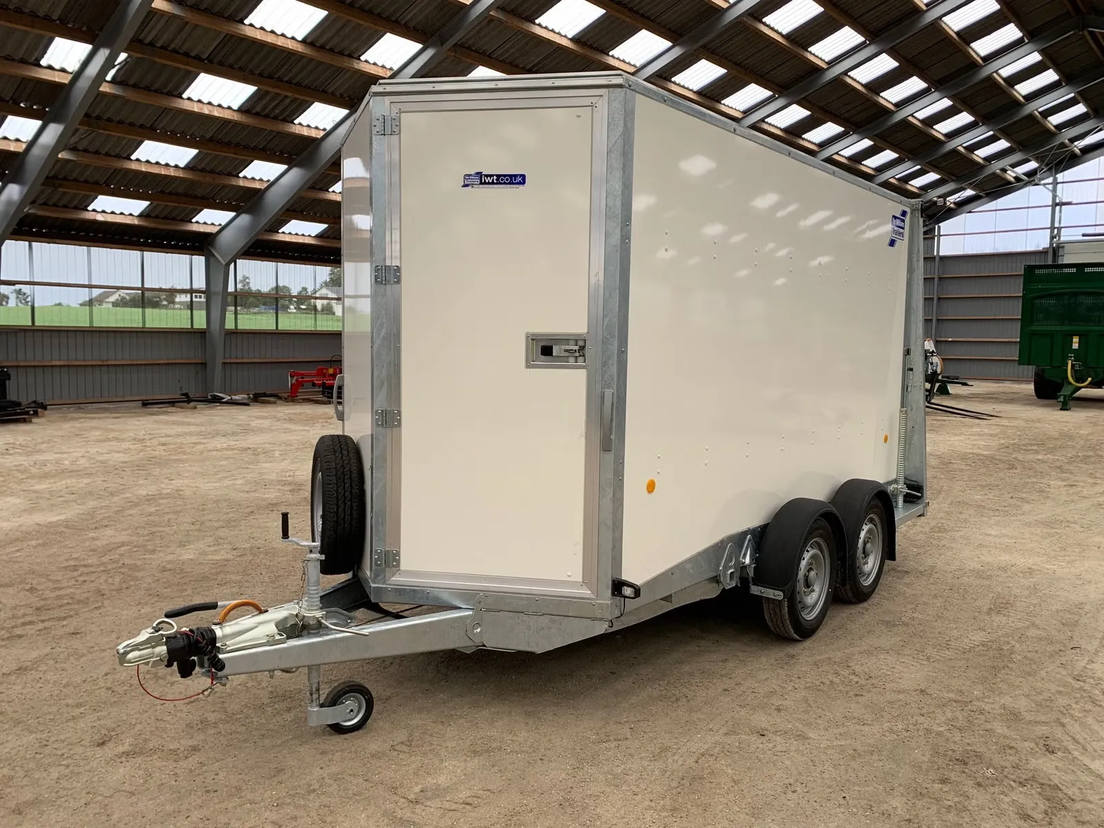 Anhänger Ifor Williams BV126 7 - Großer Profi-Kofferanhänger (Höhe: 2,14 m) – Bild 4