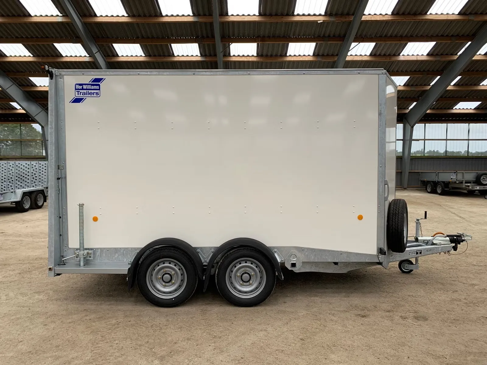 Anhänger Ifor Williams BV126 7 - Großer Profi-Kofferanhänger (Höhe: 2,14 m) – Bild 1