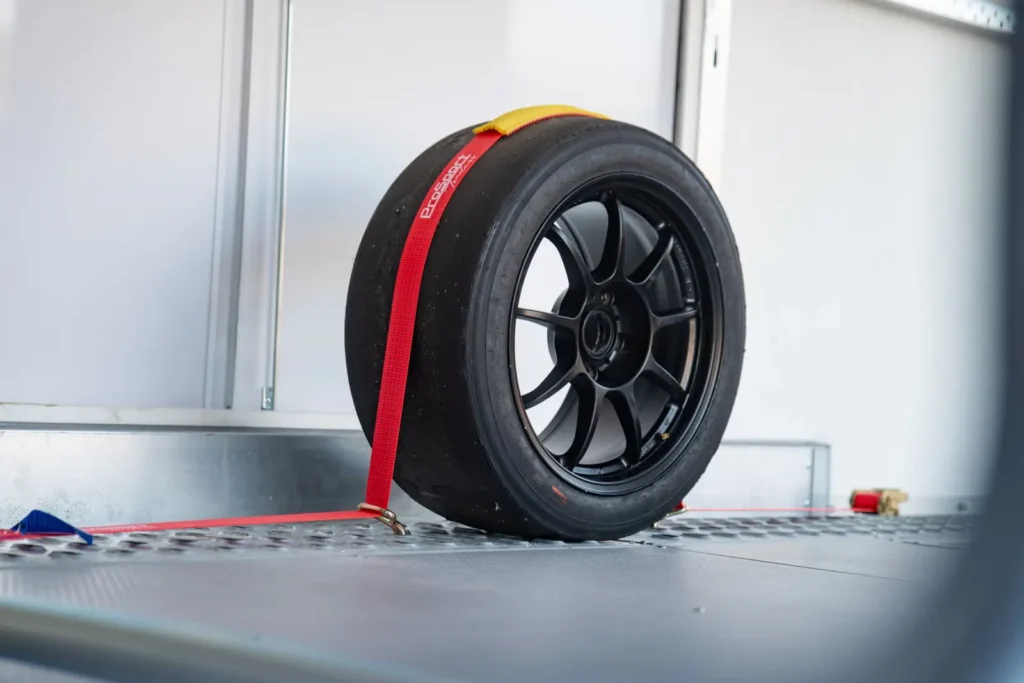 Geschlossener Autotransporter ProSport Trailers T3 (Nordic Edition)
