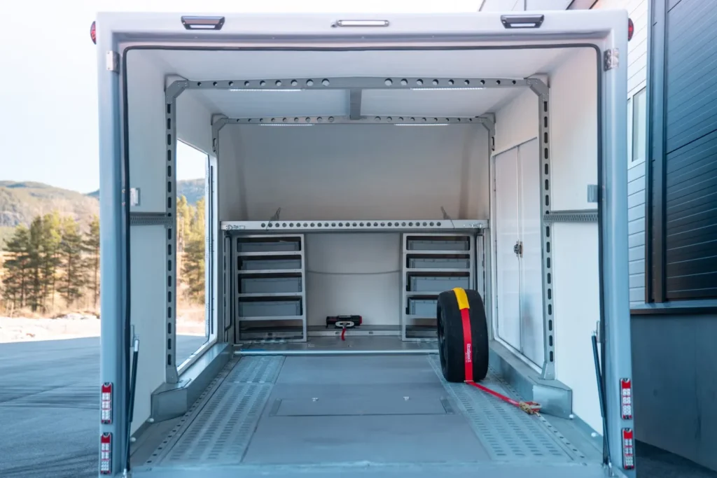 Geschlossener Autotransporter ProSport Trailers T3 (Nordic Edition)