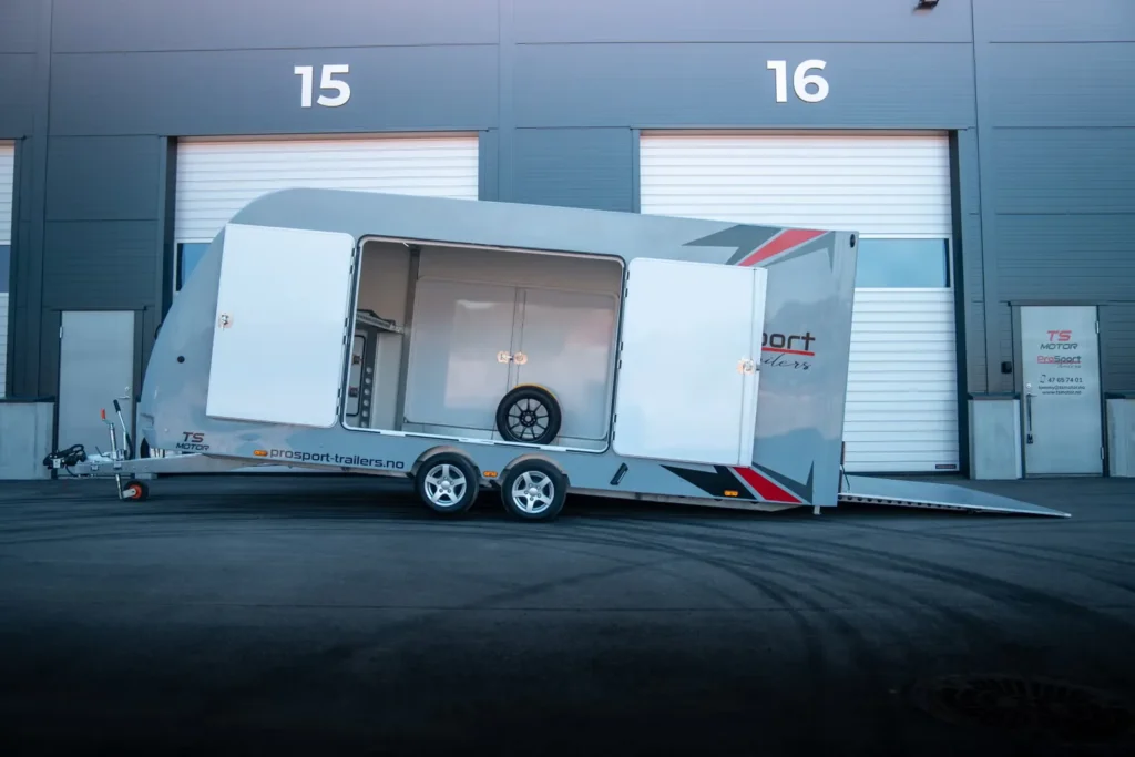 Geschlossener Autotransporter ProSport Trailers T3 (Nordic Edition)