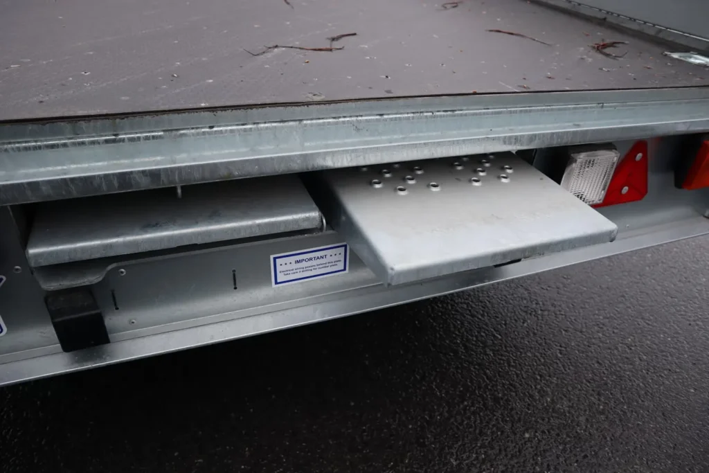 Anhänger Ifor Williams LM126 G (Flachbett- / Pritschenanhänger mit Bordwänden)