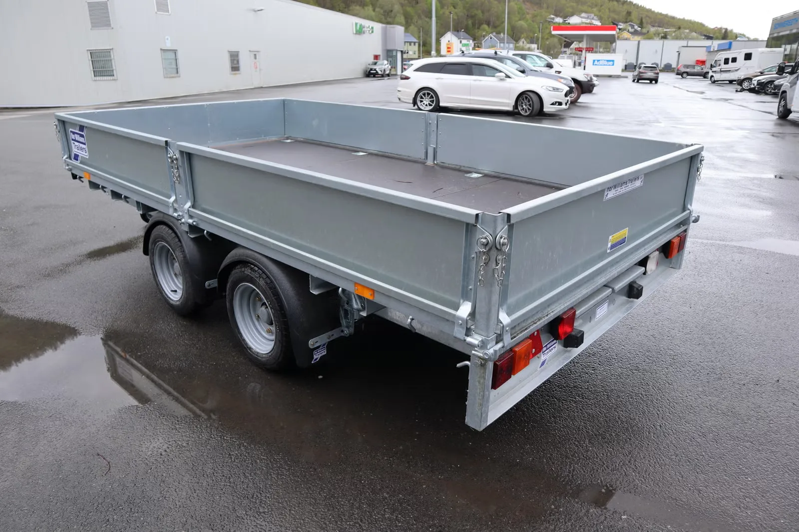 Anhänger Ifor Williams LM126 G (Flachbett- / Pritschenanhänger mit Bordwänden) – Bild 1