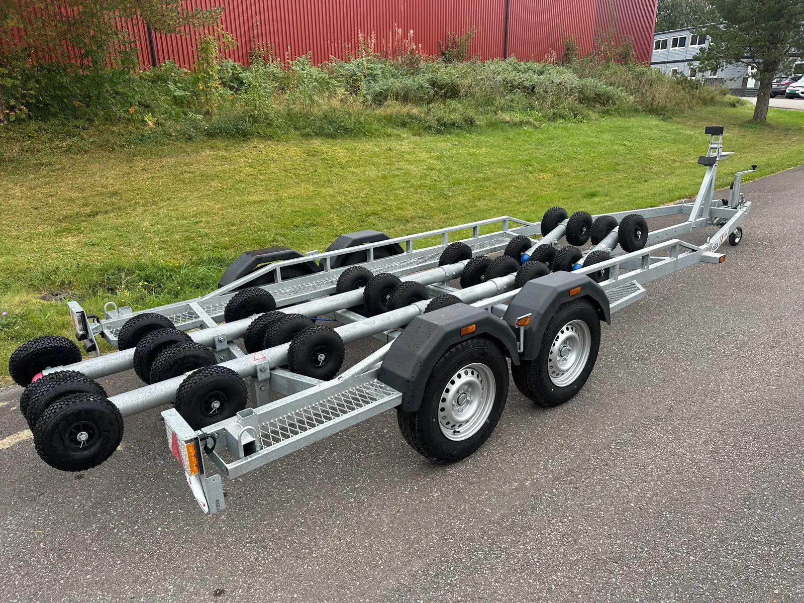 Bootsanhänger SVELA B27XE - Premium-Bootsanhänger (Sonderaktion: 10 % Rabatt) – Bild 1